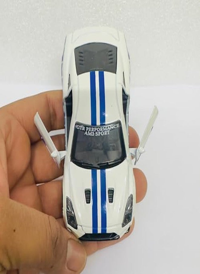 AUTO MT سيارة صغيرة بيضاء نموذجية للانجراف مع قاعدة لاصقة، مصنوعة من سبيكة معدنية، مزينة بحرف أولي للوحة القيادة، سيارة رياضية صغيرة لتزيين السيارة - Image 3